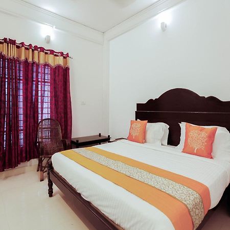 Oyo 4867 Royal Homes Alappuzha Экстерьер фото